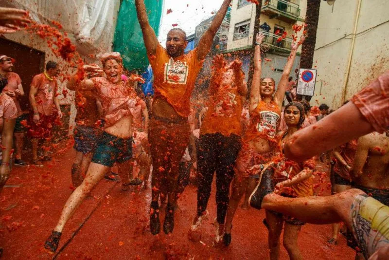 La Tomatina Day Trip From Barcelona
